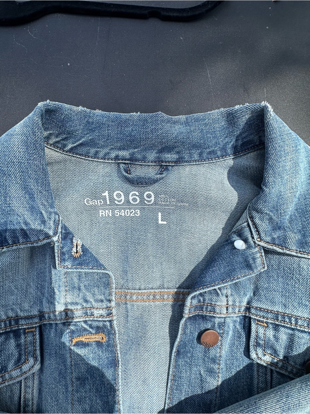 Like New Gap 1969 Classic Denim Jacket - Picture 4 of 8
